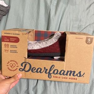 a pair of comfortable memory foam women slippers for indoor and outdoor use.